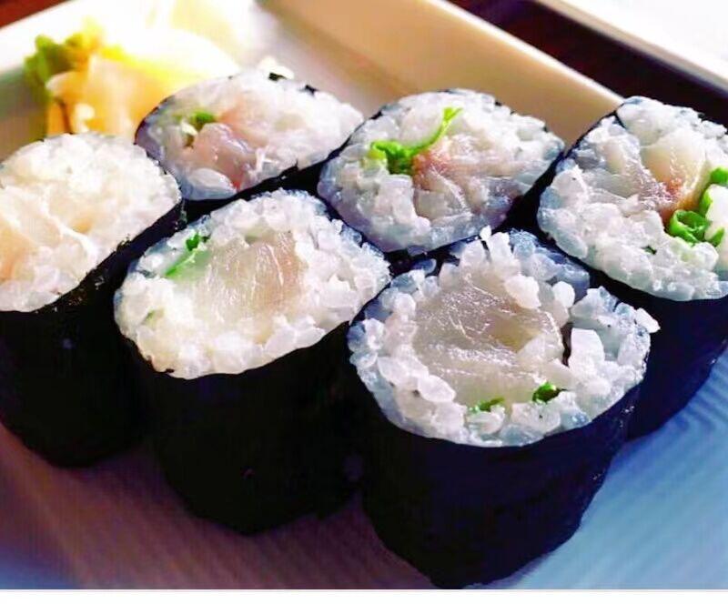Yellowtail Scallion Roll